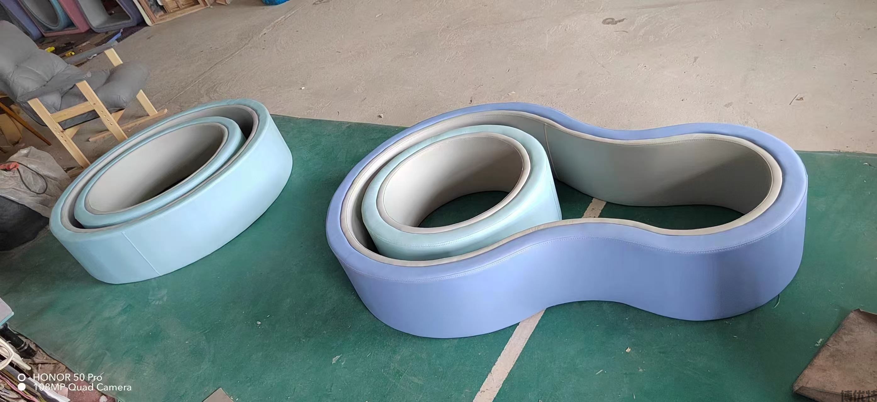 【文创教育行业 + 特色阅读区】异形艺术造型休闲沙发定制落地案例(图3)