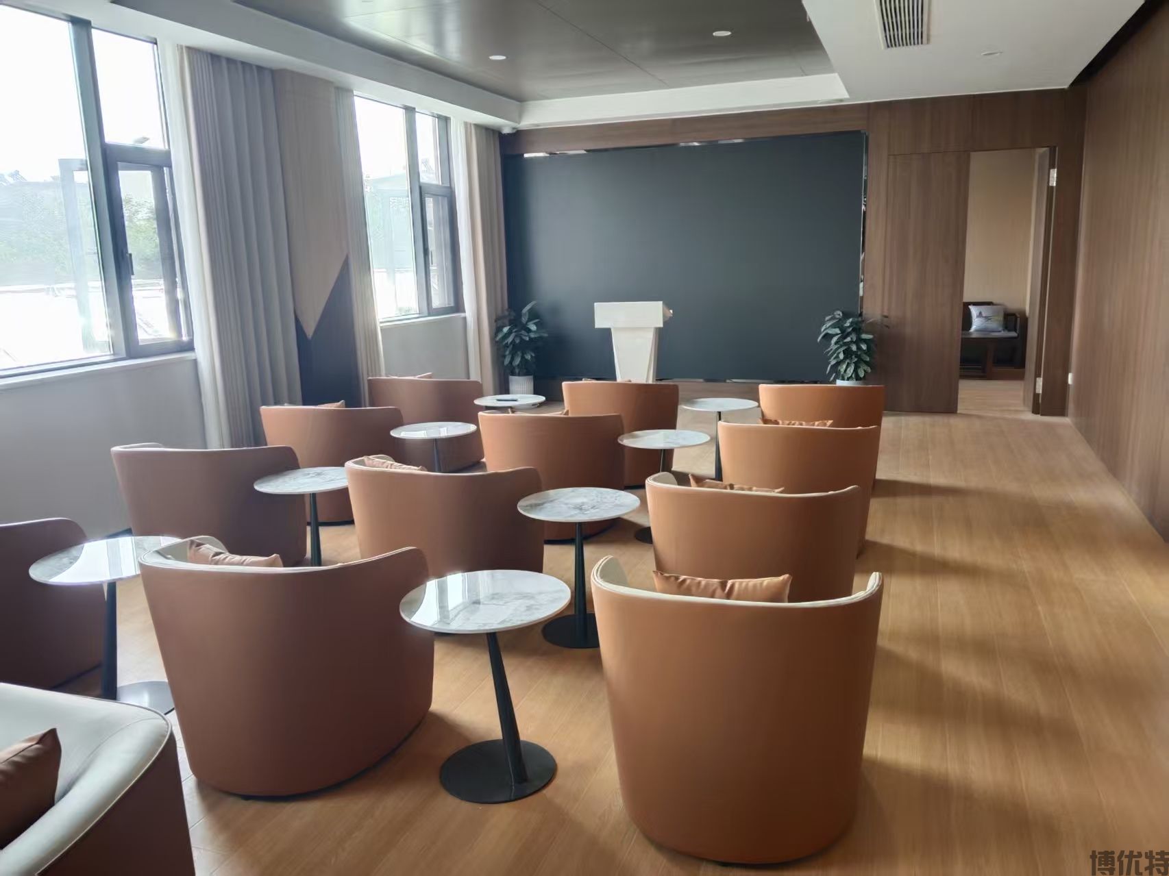 多家银行分支机构办公沙发配套落地案例(图2)